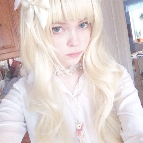 etoile-fairy:i should bleach my hair maybe??