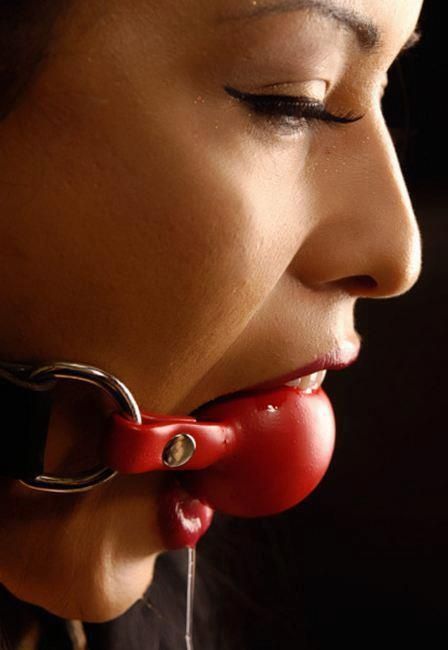 maxigismo:  Gagged ball