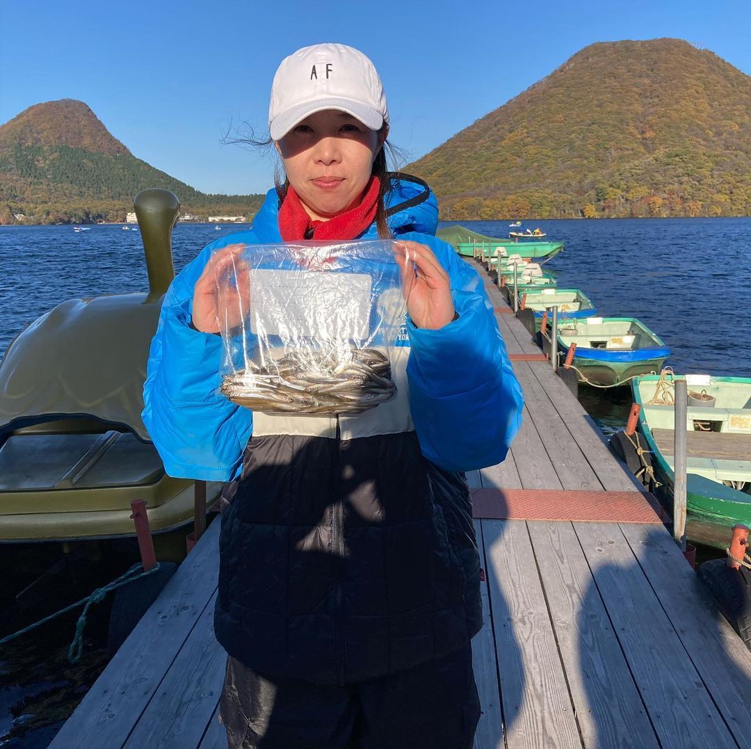 水月 榛名観光ボート 10月6日 フィシング倶楽部 榛名湖にワカサギ釣りの 撮影に来ました 三原勇希さん 21尾