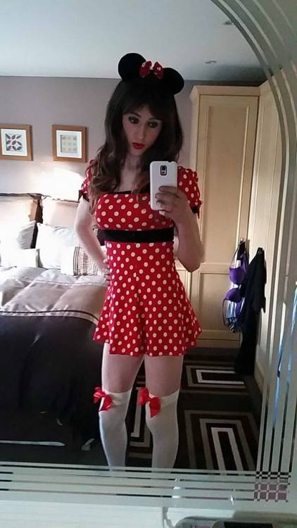 danlooking42: lovecourts:  The lovely Chloe Brown loves to play dress up!  Mmmm plenty of looks for 
