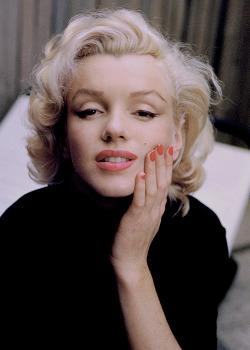 normajeaned:   Marilyn Monroe photographed