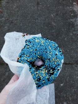 regahlity:  My lovely donut. Keep photo creds