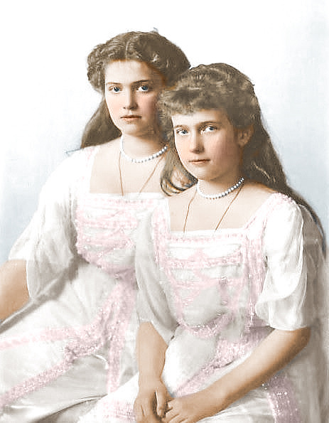 marienikolaevna:Olga and Tatiana shared a room and were known as “The Big Pair.” Maria and her young