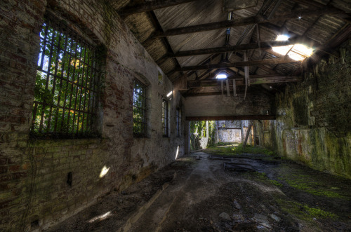 Porn photo fuckyeahabandonedplaces:  Old Mill Corridor