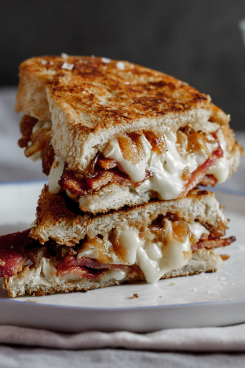 do-not-touch-my-food:  Bacon and Brie Grilled Cheese with Caramelized Onions 