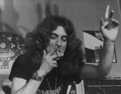 rocknroll-666-world:  Robert Plant