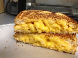 jackadiddlediddle:  febitoria:  Behold, the Grilled Mac &amp; Cheese Sandwich. When inspiration hits, seize it because that shit is delicious.  jizzing 