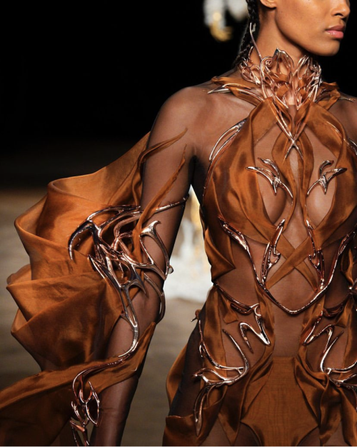 lacetulle:  Iris van Herpen | Fall/Winter 2022 Couture