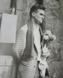 vaticanrust:  Morrissey arriving at Johnny Marr’s wedding on June 20, 1985 ― photo by Nalinee Darmrong  