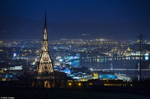 archatlas:Londonderry Temple David BestBeautifully and intricately crafted, this wooden temple is th