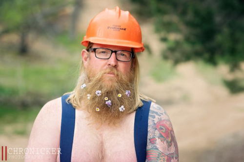 mymodernmet:Bearded Man Playfully Poses for Pin-Up Calendar to Raise Money for Children’s Charity