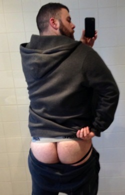 fhabhotdamncobs:  nickthegeekbear:  Mmm. The only thing better than cub butt is cub butt in a jock.  W♂♂F