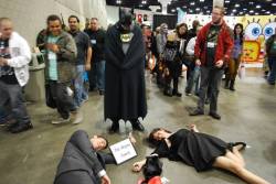 mamamidnight:  best-of-imgur:  All day this couple ran up to different Batman cosplayers, yelled “son!” and then dropped to the floor.http://best-of-imgur.tumblr.com   WHYYYYYYYYYY