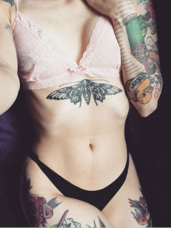 i-always-bet-on-inked-girls:  I Always Bet