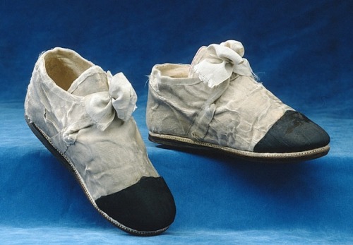history-of-fashion:1748 Frock, cape and shoes worn by King Gustav III of Swedenatlas, lace(Royal Arm