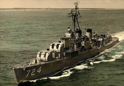Patriots Point Naval & Maritime Museum
#FlashbackFriday Check out the USS Laffey leaving port in Norfolk, VA in 1956. It’s so great that 60 years later, she is still a beauty!