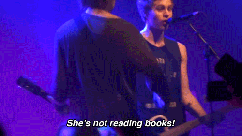 fuck-cal:  Michael’s inappropriate hand motion during Good Girls 5/7/14   