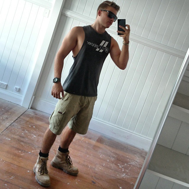 tradies2000:  Do you think he knows he’s a hot tradie? http://instagram.com/p/uetEnENdrB/
