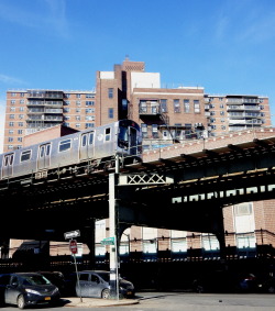 wanderingnewyork:  An apartment building and elevated subway