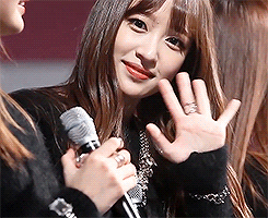 hyoyu:    #THROWBACK → when hani recognizes the fan who uploaded her viral fancam 