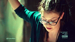 inthelibrarygettingallsweaty:Things I Love About Cosima: her adorably overdramatic head movements