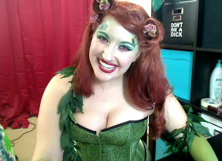 nerdyjerkoff:  kayleepond:  kpshapa:  KayleePond as Poison Ivy!!!! Her costume tonight