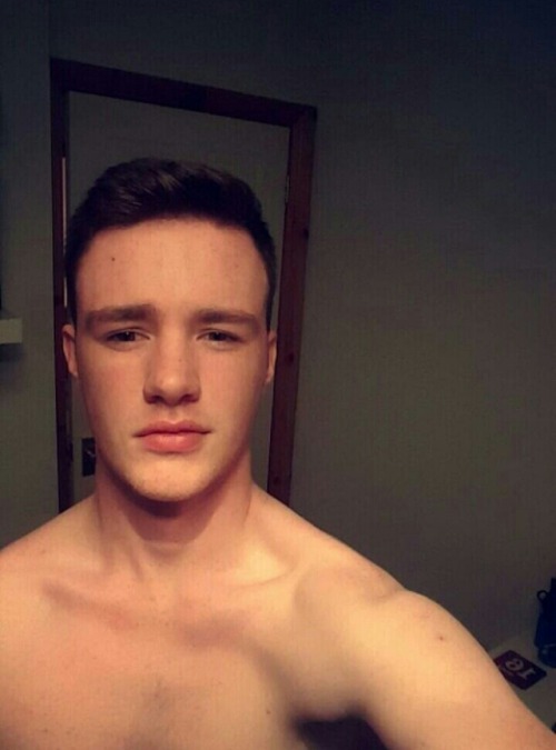 giggythom:Matty 18 irish.  Impressivley thick cock and tight foreskin.