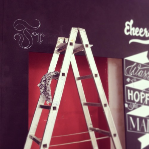 client: bierothek, bamberg (GER)hand lettering & illustration on a chalk-wall.