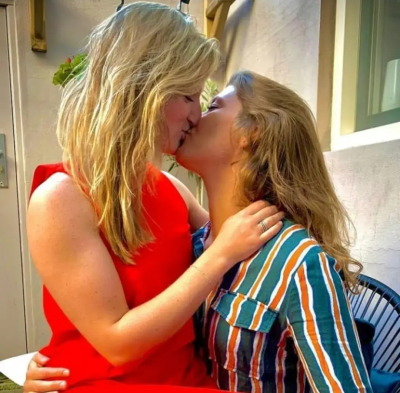 Porn Pics lesbianlovekissing: