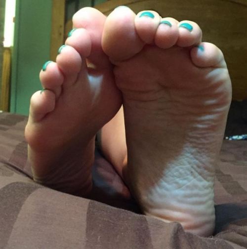 where-the-toes-are: Mistress D.Where the TOES are. So hot