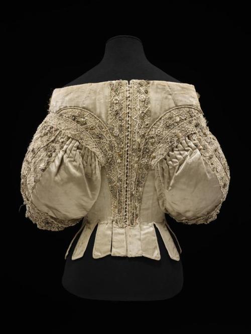 fripperiesandfobs:Bodice, 1660-69From the V&A