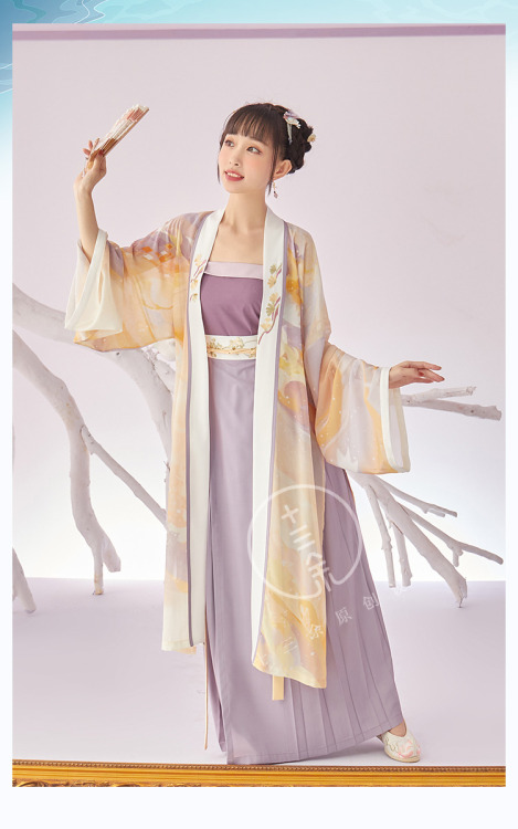 hanfu-asks: Hanfu by 十三余 小豆蔻儿 West Lake Dragon Girl-Store Memorial [西湖龙女-实体店纪念款] Part of Shi Sa