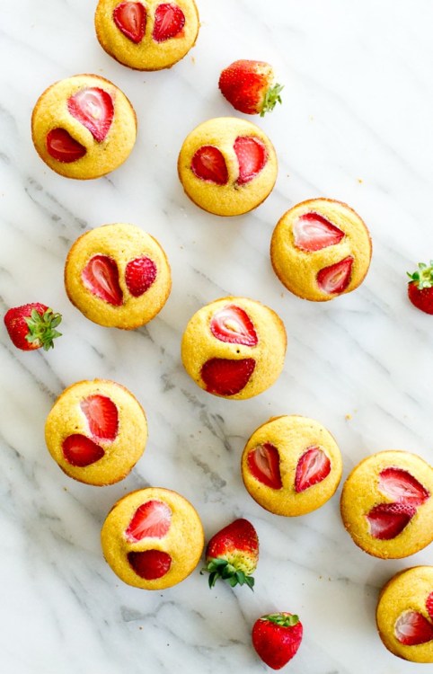 fullcravings:  Fresh Strawberry Corn Muffins
