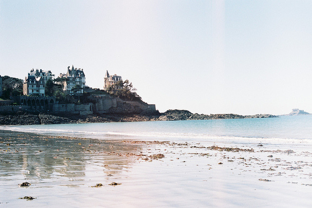 rainmoth:  Dinard by littlek_stopbythecorner on Flickr. 