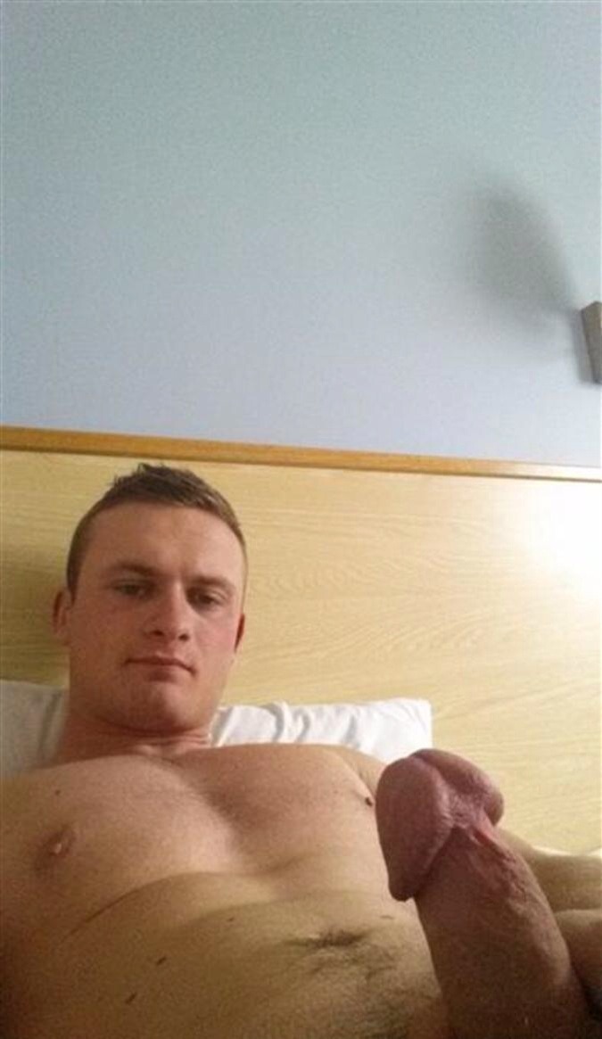str8uklads:  &lsquo;Straight&rsquo;  24 year old guy from Poole, England