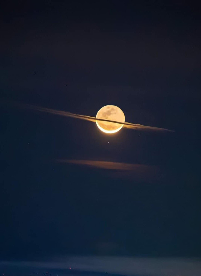 raspberry-flower:adelphicoracle:without-ado:Moon dressed like Saturn ll Francisco Sojuel l Guatemala She’s cosplaying[ID: two photos of the moon in the night sky. the clouds make it seem as if the moon has rings /end ID]