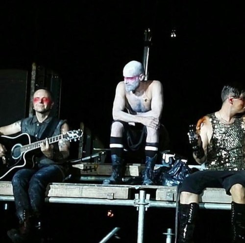 notafraidofredyellowandblue: Ohne Dich unplugged, wouldn’t mind if they did an unplugged song again 