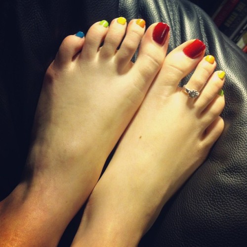 #toering #rainbowtoes #barefoot #feet #footfetish #ohmandy56