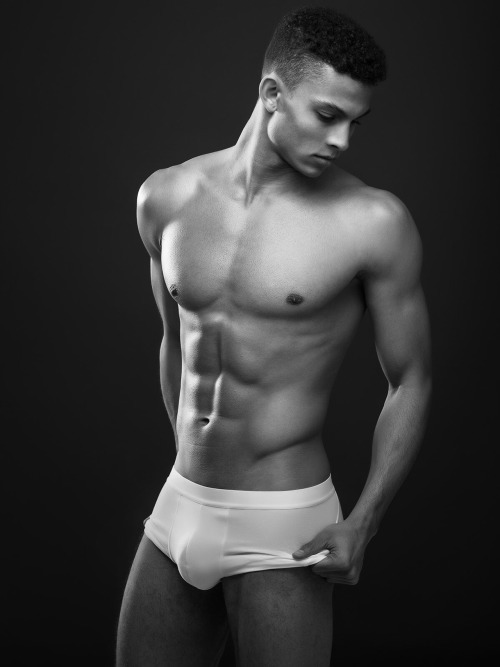 AlanPalmSprings Likes His Men!