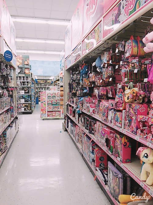 xxcuriouskittenxx:  I went to Toys-R-Us todayyy! 😁  