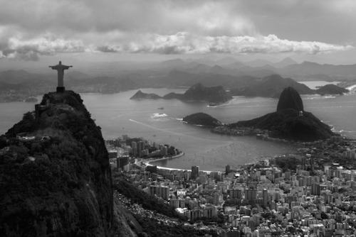 mymodernmet:  Berlin-based photographer Olaf Heine‘s Brazil is a collection of intimate, black-and-white photos that highlight the multifaceted charms of the South American country. Published in a hardcover photo book by teNeues, Heine’s atmospheric