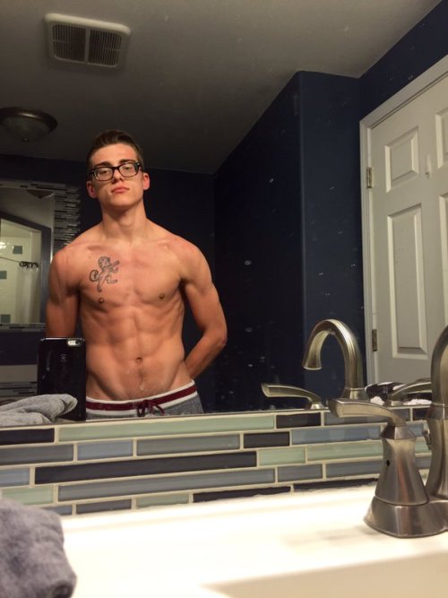 billgreesh:  ucboy712:  Blake mitchell hottest guy ever  Beautiful!