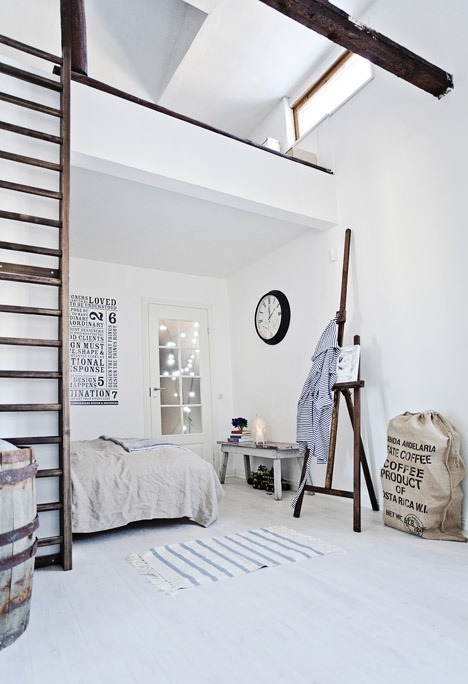 henryphotographss:  myidealhome:  scandinavian style (via INREDNINGSKURSER)  Sueño de todo artista :)