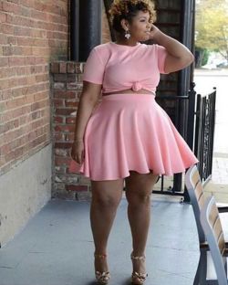 luvisblack:  #LuvIsBlack #BeautifulBlackWoman #ThickThursday #FullBeauty  Damn she is sexxxy!