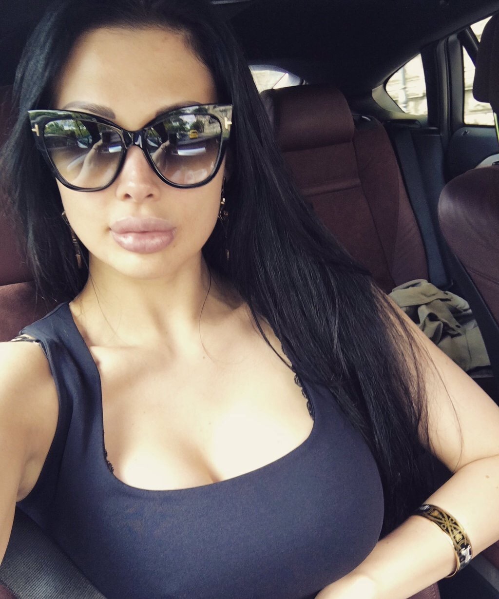 therealalettaoceanxxx:  Mornings 😈