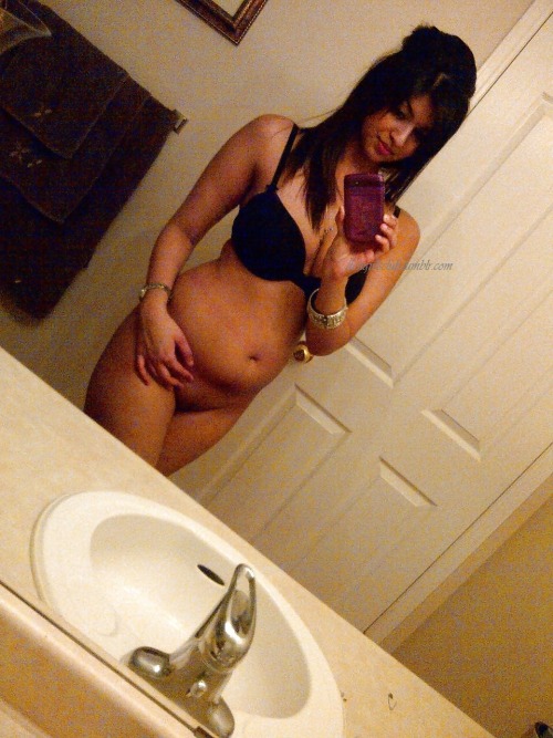 prit1432pr:  desigirlsclub:  LOVELY her body part :2  Sexy babe