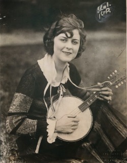 vintage-musicians:(via Antebellum Instruments: Ephemera: Southern Belle-anjo (c.1923))