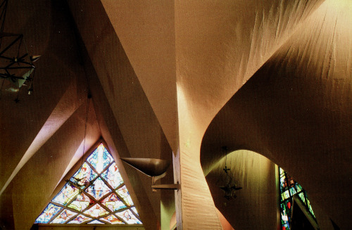 Vista interior, Iglesia de la Medalla de la Virgen Milagrosa, calle Matías Romero 78 esq. Ixcateopan