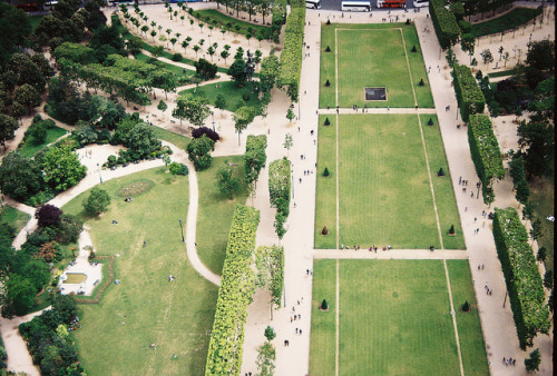 nmsxs:  tour eiffel by shainasavoia on Flickr. porn pictures