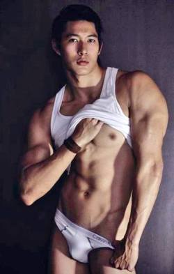 evianguy:  Hawt Asian Stud!